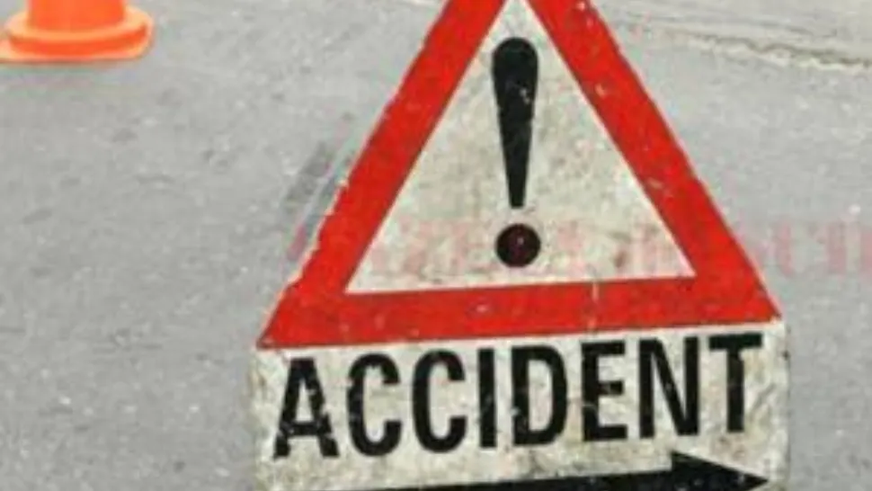  O cisternă încărcată cu adeziv s-a răsturnat parţial, într-o curbă, în județul Mureș. Trafic oprit pe DN13 