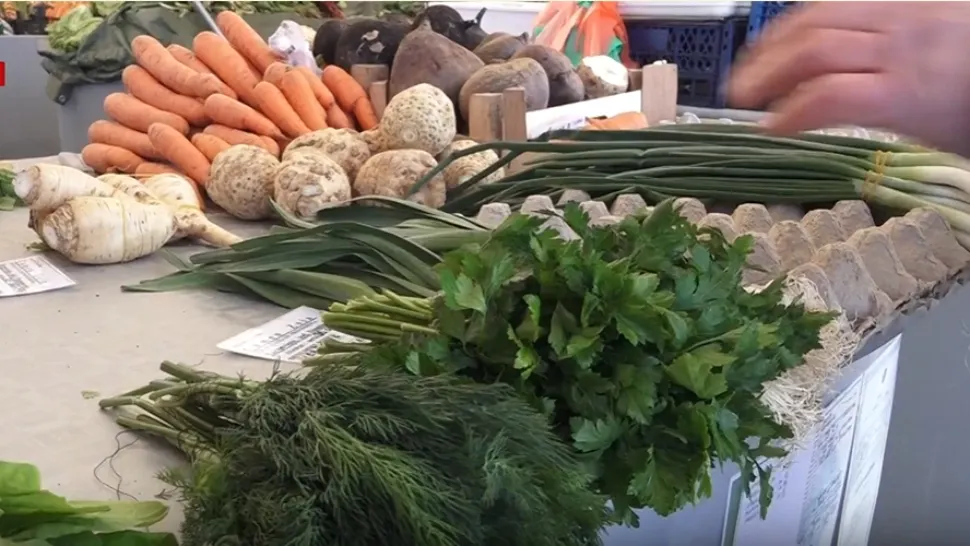 Alimentele, tot mai SCUMPE. Oamenii nu își mai permit să cumpere: legumele, în topul prețurilor crescute