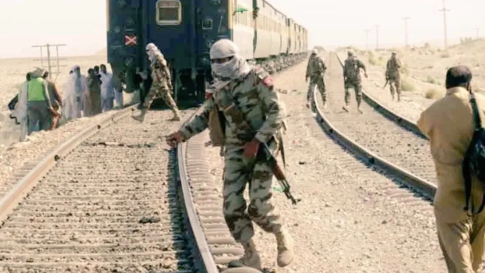 Tren cu peste 400 de persoane, deturnat în Pakistan: 155 de pasageri salvaţi, alţii sunt ţinuţi ostatici. 27 dintre terorişti ar fi fost ucişi