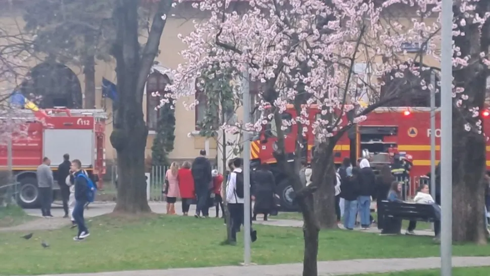 Panică într-o școală din Târgu Jiu. FOTO: presafarastapani.ro