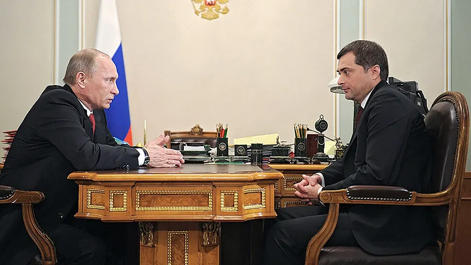 Vladimir Putin, alături de Vladislav Surkov (dr.)/ Profimedia