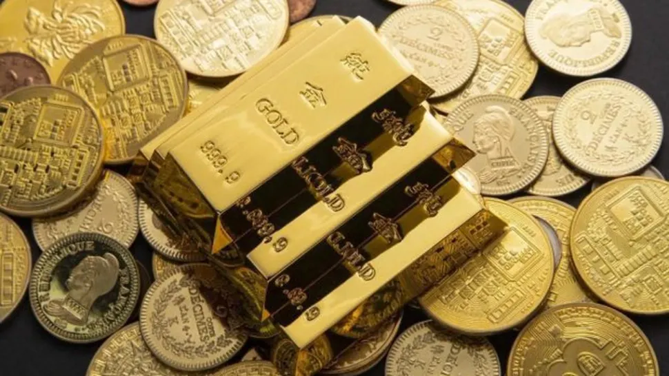 Prețul aurului, un nou RECORD în timp ce dolarul scade