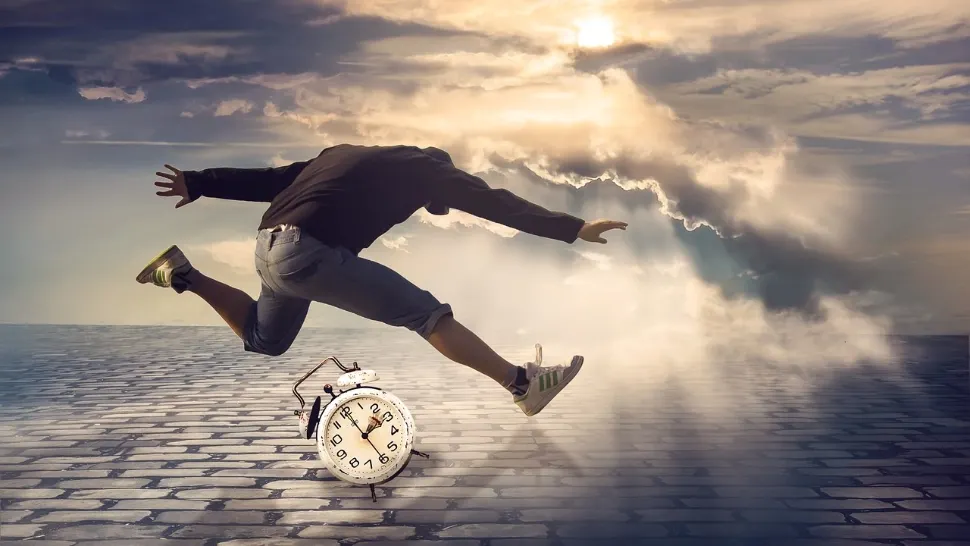De ce simți că timpul trece mai repedepe măsură ce înaintezi în vârstă. FOTO: Pixabay