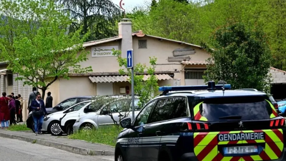 A fost prins suspectul atacului cu cuțitul dintr-o moschee din Franța. Bărbatul s-a predat în Italia