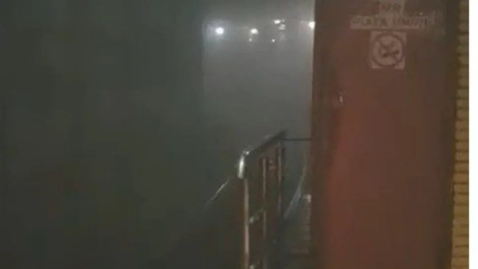 Stația de metrou Piața Unirii a fost cuprinsă, joi seară, de un fum gros.