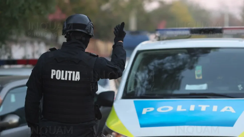 Doi adolescenți, arestați după ce au tâlhărit un bătrân de 76 de ani în propria locuință. Au furat peste 15.000 de lei