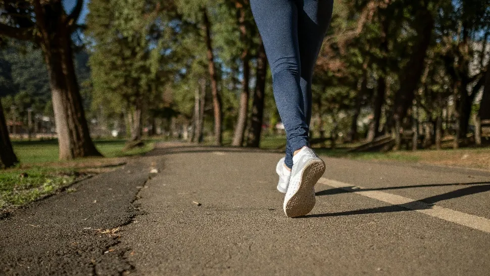Medicii explică ce se întâmplă în corpul tău dacă mergi pe jos 20 de minute pe zi