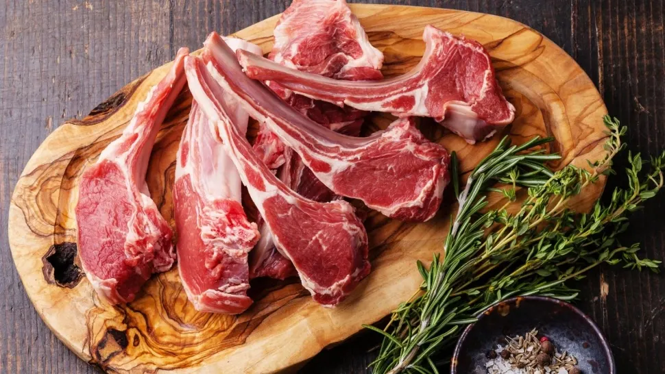Cu ce ung francezii carnea de miel pentru un gust desăvârșit