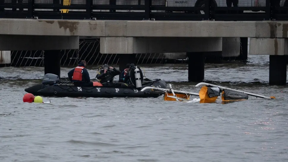 Elicopter prăbușit în fluviul Hudson, la New York / Foto: Profi Media