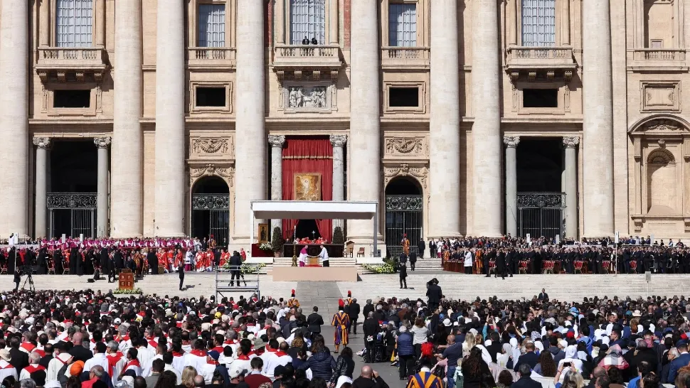 Peste 400.000 de oameni au fost prezenți la înmormântarea Papei Francisc. Liderii lumii și-au luat rămas-bun de la Suveranul Pontif/Profimedia