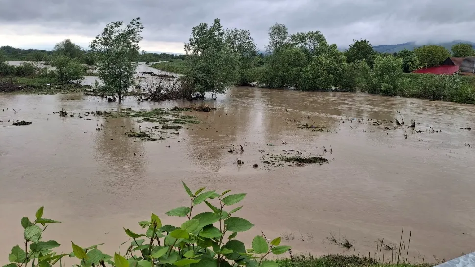 Alertă EXTREMĂ în județul Covasna. Oamenii aflați în zonele inundabile au primit mesaj să părăsească imediat locuințele