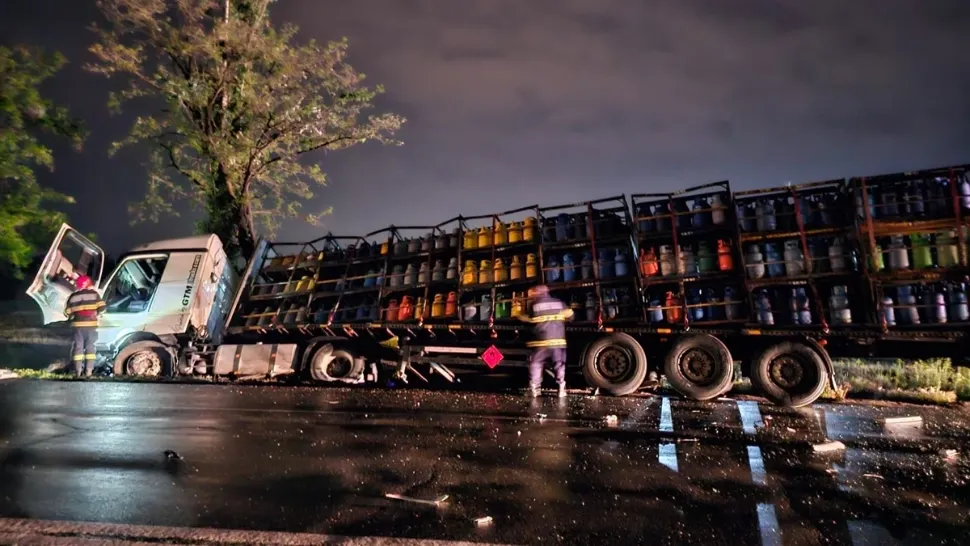 Pompieri au intervenit pregătiți pentru a evita o explozie