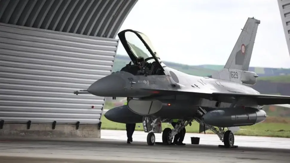 Încă două aeronave F-16 au sosit în România. FOTO: MApN