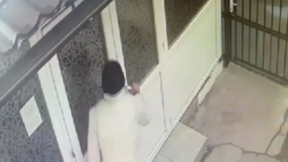 Bărbat reținut după ce a furat bijuteriile de pe mâna unei femei decedate, într-o capelă din București. Aurul a fost dus la amanet