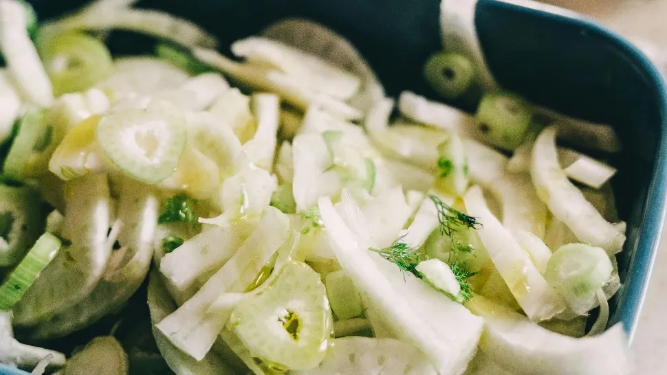 Salata cu efect afrodiziac. Conține o legumă pe care trebuie să o ai frecvent în dietă