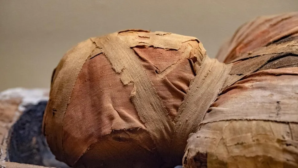 Descoperire arheologică impresionantă la Napoli: un sarcofag de 2.000 de ani ascunde o mumie remarcabil conservată