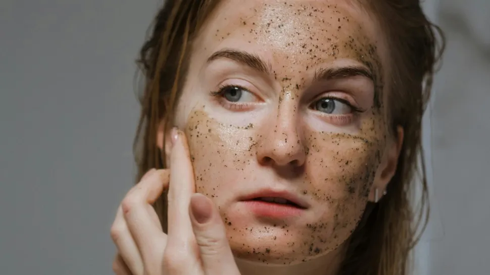 Cele mai bune trucuri de frumusețe cu cafea pentru o piele mătăsoasă, fără riduri și lipsită de imperfecțiuni