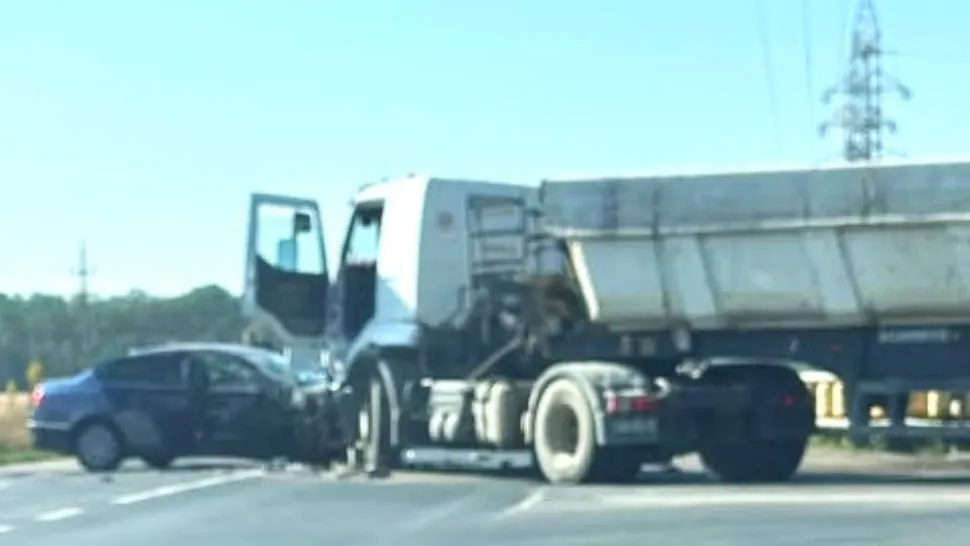 Accident grav pe DN71, în Dâmbovița: victima coliziunii dintre un TIR și un autoturism este un tânăr de 18 ani