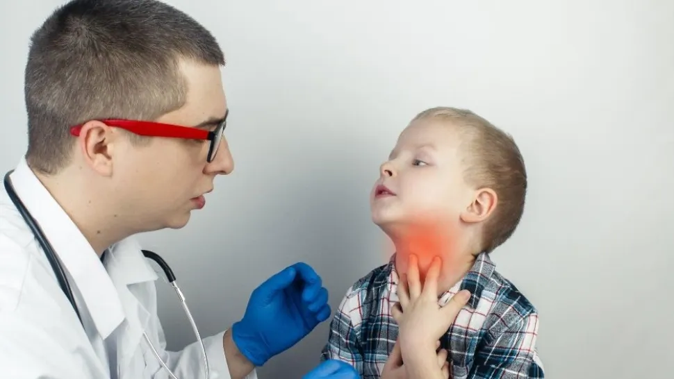 Ce este HERPANGINA? Infecția virală tot mai frecventă în rândul copiilor: „Debutează cu febră și este extrem de contagioasă”