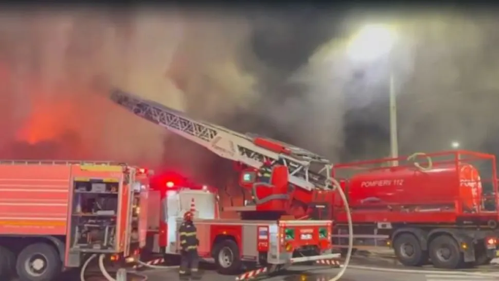 Incendiu URIAȘ în zona unor spații comerciale din Galați. S-a emis RO Alert, pompierii intervin cu efective sporite - FOTO/VIDEO
