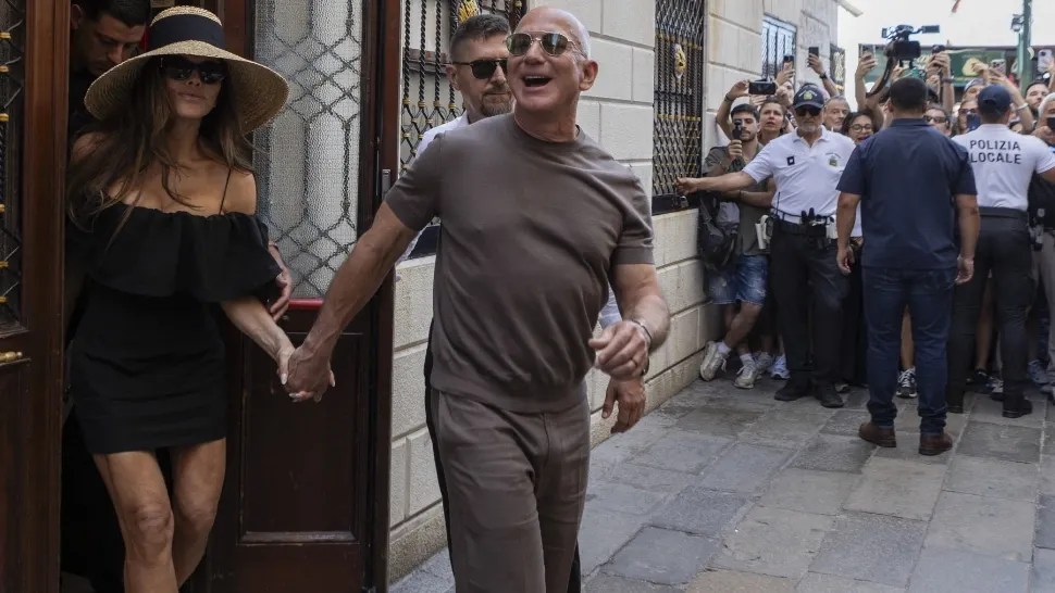 Jeff Bezos și soția au cheltuil peste 50 de milioane de dolari pe nuntă. Foto/Profimedia