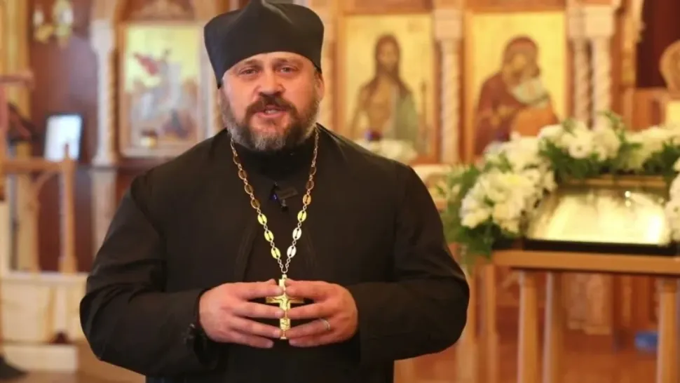 Preotul tatuat care ascultă rock și trage de fiare. Foto: evangelicaldarkweb.org