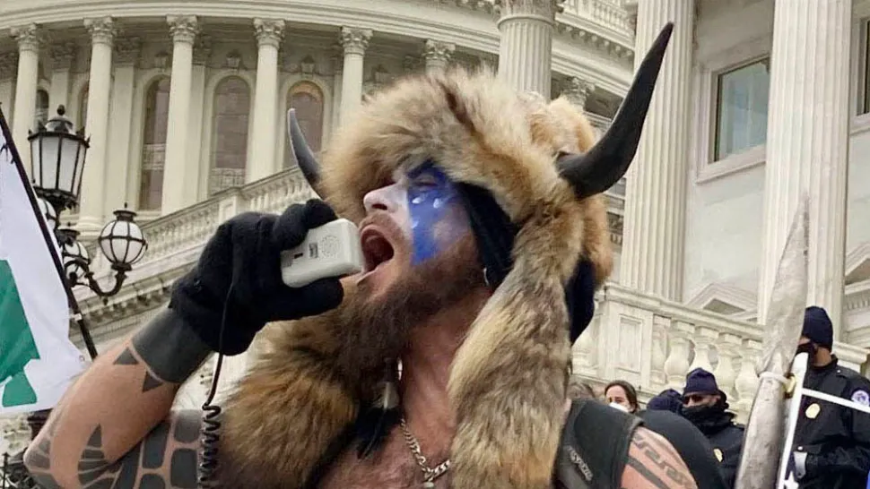 După ce au luat cu asalt Capitoliul, cinci militanți grațiați de Trump se plâng că au fost persecutați politic. Foto: Profimedia