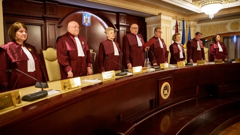 CCR este alcătuită din 9 judecători, numiţi pentru un mandat de 9 ani, care nu poate fi prelungit sau înnoit