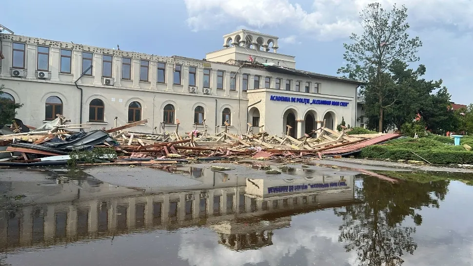 Academia de Poliție de la Băneasa a fost grav afectată de furtuna violentă de joi seară. Foto/Sindicat Europol