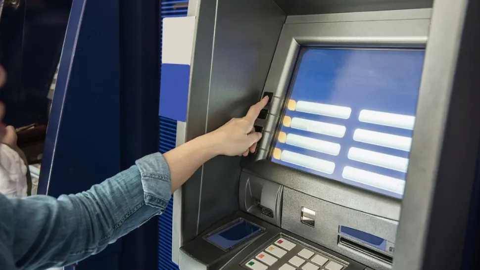 O mare bancă părăsește România. Ce se va întâmpla cu clienții, în urma fuziunii cu UniCredit