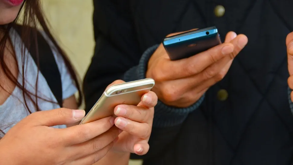 Ce s-a întâmplat cu elevii din Țările de Jos după ce li s-au interzis telefoanele și tabletele în școli?