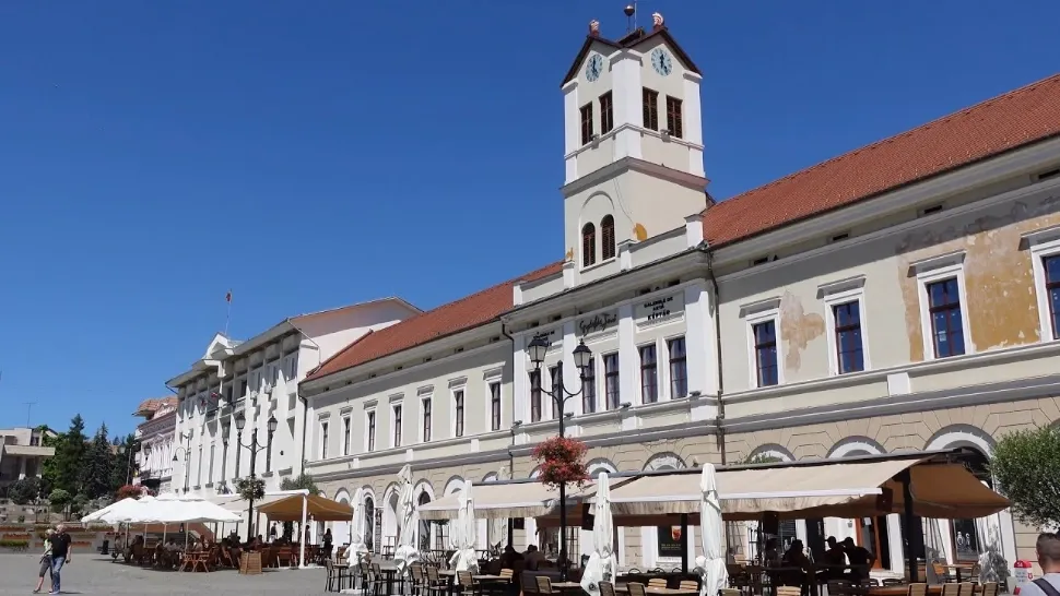 Un oraș din România oferă 100 de euro pentru chirie tinerilor care aleg să nu migreze spre marile metropole ale țării