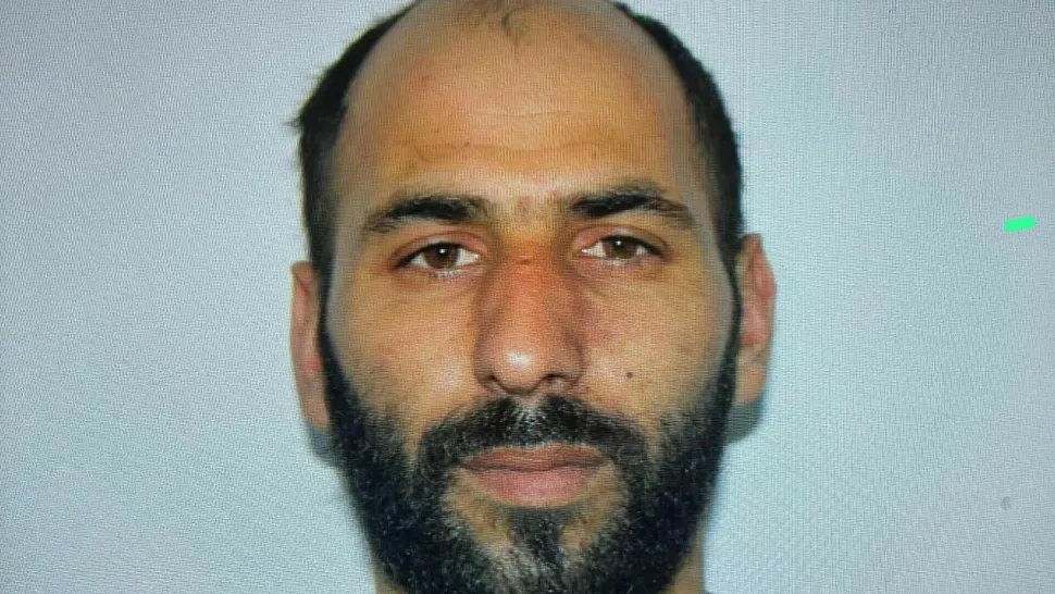 Deținut periculos, evadat din Penitenciarul Mărgineni – autoritățile sunt în alertă. Cine l-a văzut este rugat să sune la 112