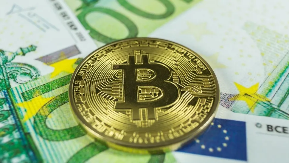 Schemă de înșelăciune pe WhatsApp și Telegram cu falși experți în investiții crypto: avertismentul ASF/ Profimedia