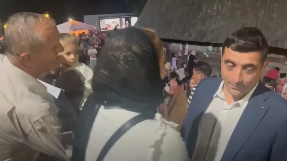 Simion a fost primit cu brațele deschise de popor și a stat alături de credincioși. Foto/Captură video
