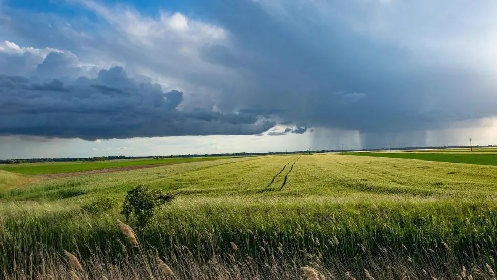 Meteo sambătă.  Județele unde scad temperaturile și apar ploile. Foto/Profimedia