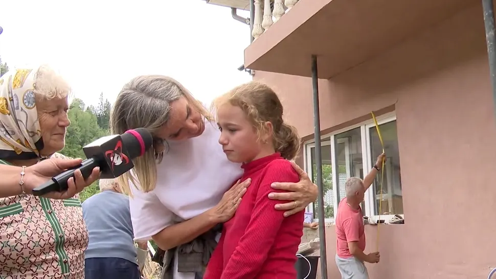 Cristela Georgescu, în mijlocul sinistraților de la inundații. Mesaj de suflet pentru copiii de la Broșteni - VIDEO