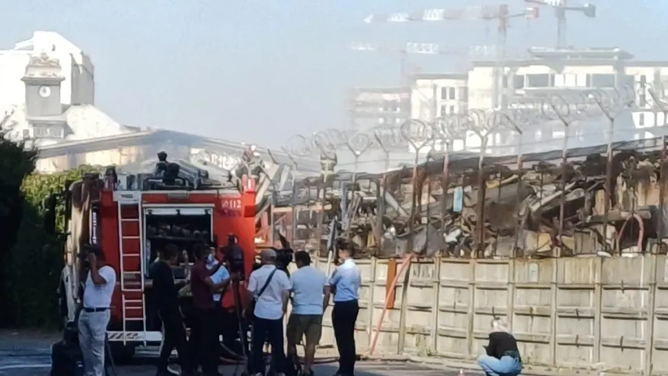 Fumul de după incendiul devastator din Sectorul 2 continuă să afecteze zona