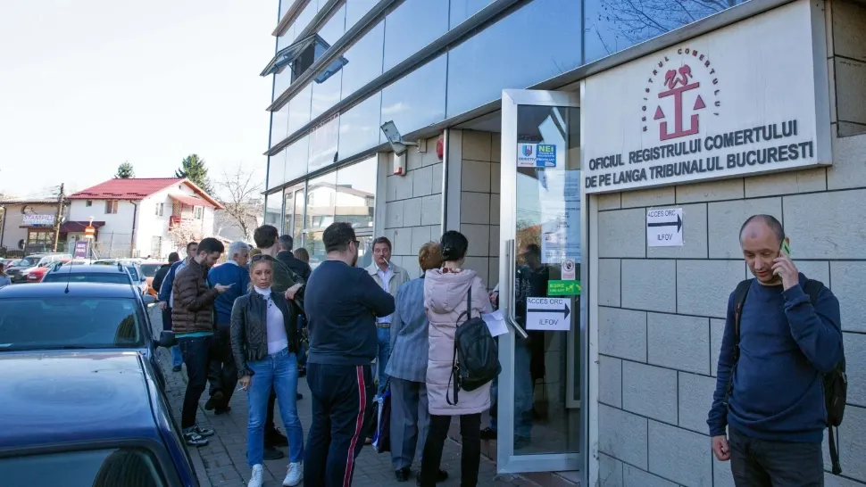 Probleme la Registrul Comerțului: angajații își primesc salariile pe luna august în tranșe. Situația, deblocată parțial după intervenția ministrului Justiției – DOCUMENT