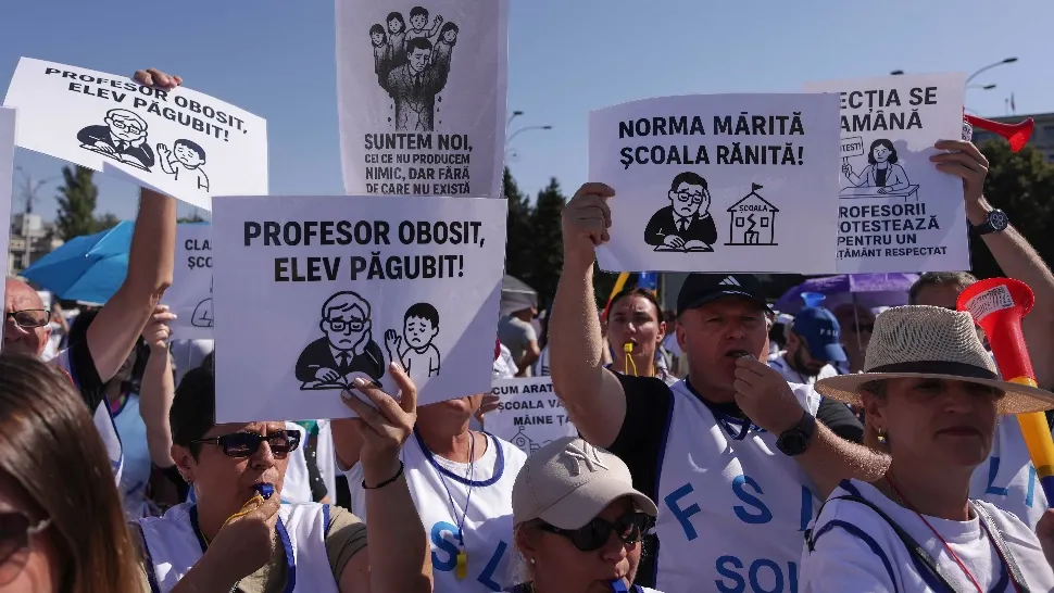 Aproape 30,000 de dascăli au protestat pe 8 septembrie în București. Foto/Inqua/Octav Ganea