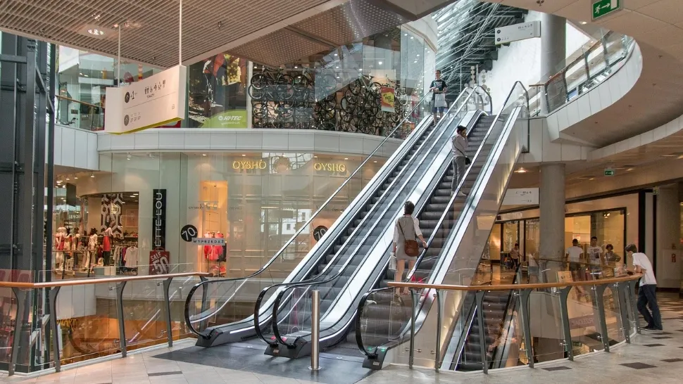 Tânără din Cluj-Napoca, interzisă în mall-uri timp de trei ani. Cum s-a ajuns în această situație?