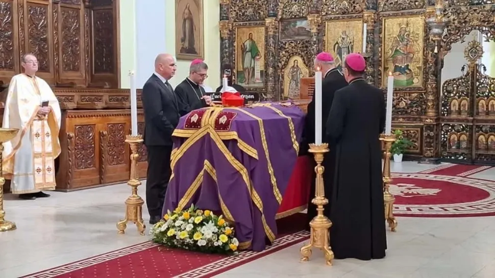 Premierul Ilie Bolojan, la Blaj, pentru a aduce un omagiu Cardinalului Lucian Mureșan. Președintele Nicușor Dan va participa doar la funeralii
