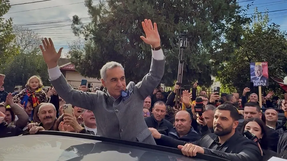 Georgescu blocat de jandarmi la Alba Iulia