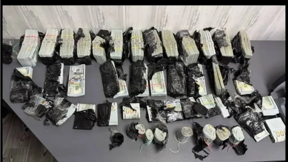 Ucraineancă, oprită la graniță când voia să intre în România cu un milion de EURO: banii erau ascunși lângă motorul mașinii