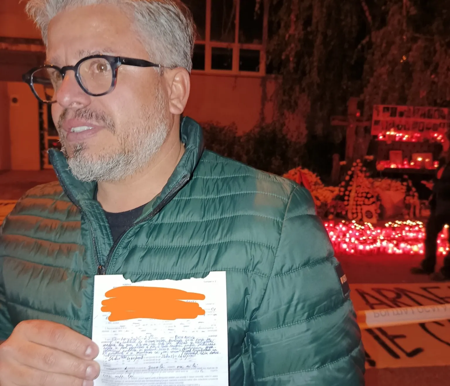Marian Rădună,organizatorul marșului, prezintă procesul verbal
