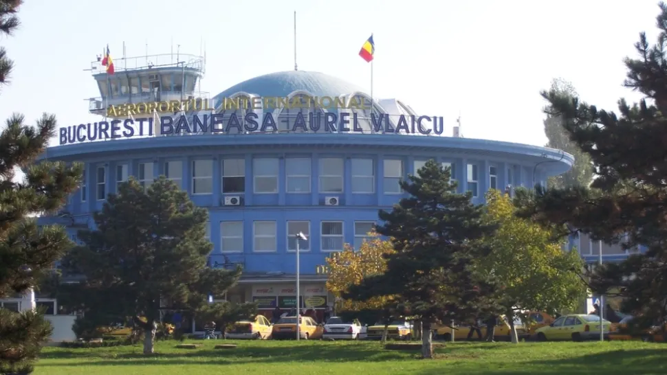 Incident aviatic pe Aeroportul Băneasa. Avion-școală cu trenul de aterizare rupt după o aterizare forțată