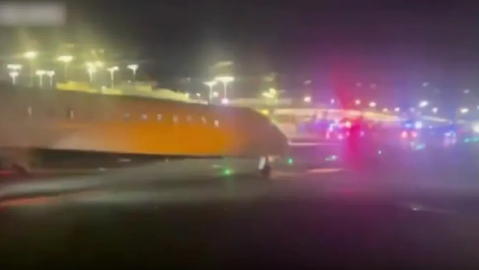 Două avioane cu zeci de pasageri s-au ciocnit în New York. Mai mulți oameni răniți