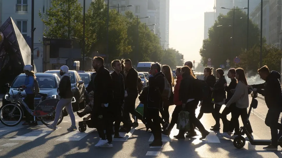 Variantele pentru creșterea salariului minim pe economie. Cine sunt angajații care PIERD din cauza facilității fiscale?