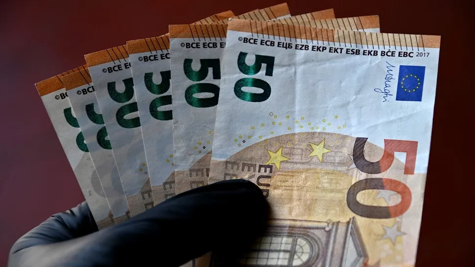 Uniunea Europeană limitează banii cash