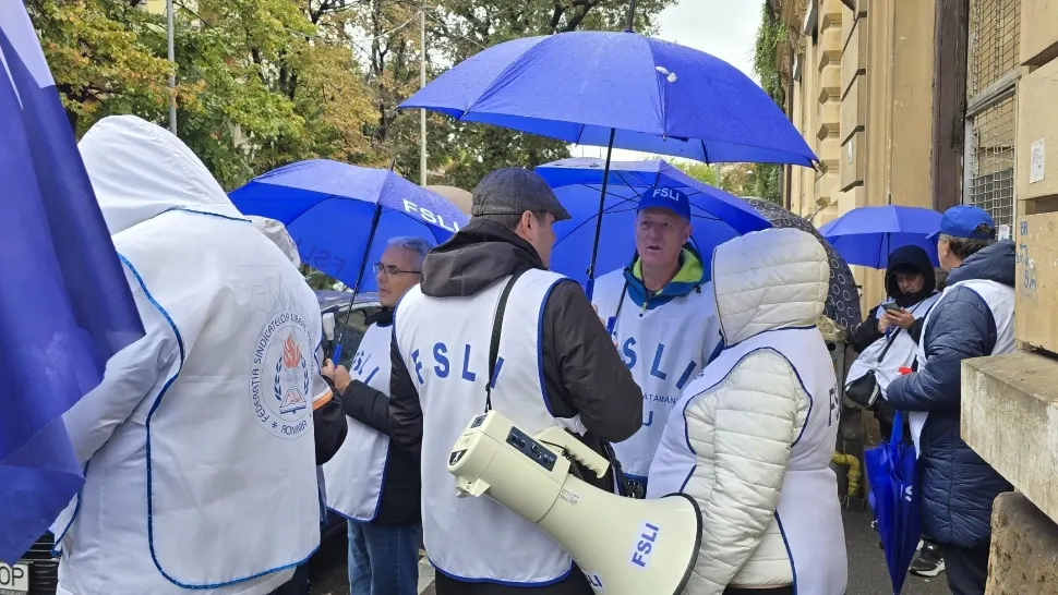 Sindicaliști din învățământ protestează în fața sediului Ministerului Educației și Cercetării / Foto: Arhivă